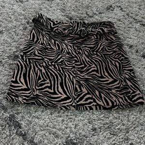 Leopard print skirt size 0. Brand wild fable.